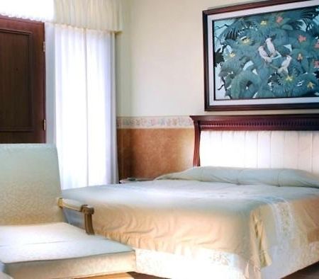 Rayz Hotel Malang Pokój zdjęcie